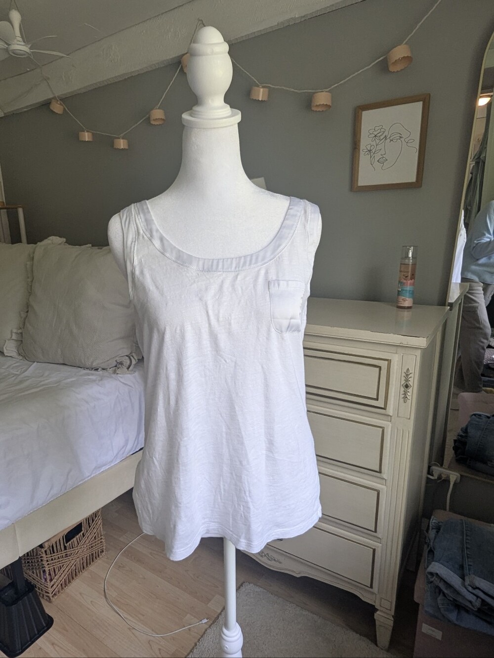 Ann Taylor Loft White Sleeveless Tee Tank Front Pocket Size Medium